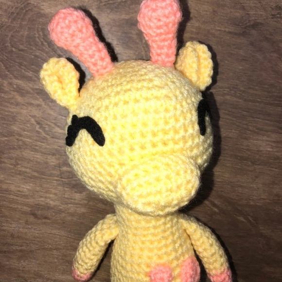 Yellow & peach crochet giraffe plush - Picture 4 of 4